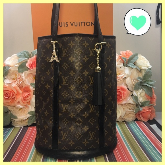 Louis Vuitton Handbags - 💯% Authentic Louis Vuitton Bucket GM